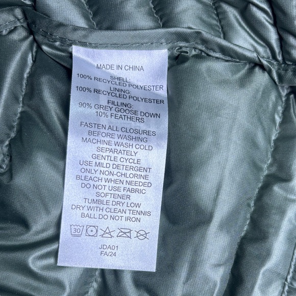 Quince Lightweight Down Packable Puffer Vest - Picture 5 of 9